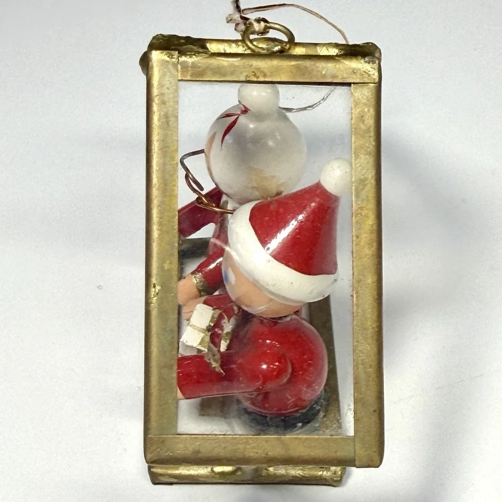 VTG INARCO Christmas Ornament Mr & Mrs Claus Glass Diorama House Taiwan R.O.C